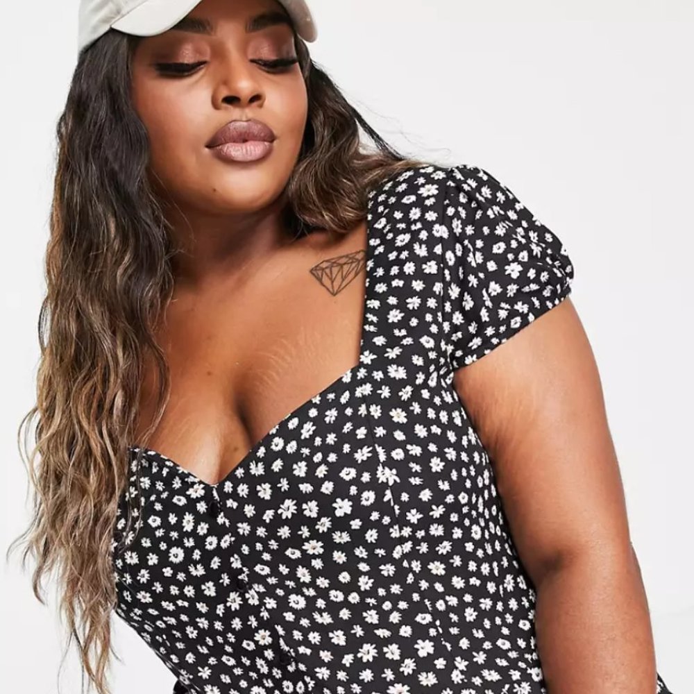 ASOS DESIGN Curve 90s mini tea dress in daisy print US16